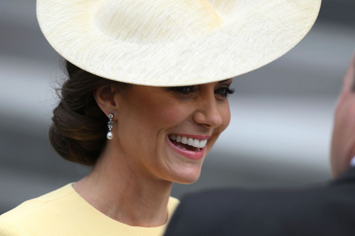 Kate Middleton, glamorosa con un vestido de Emilia Wickstead y aretes de la reina Isabel II