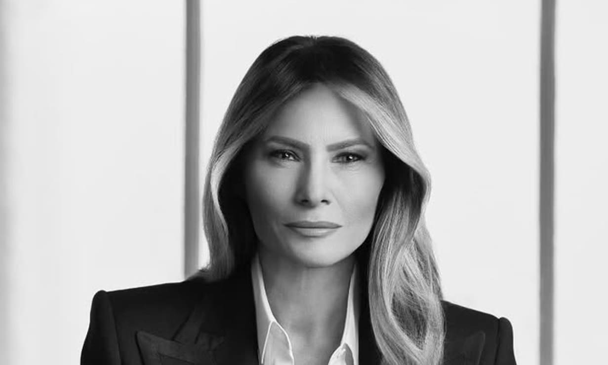 Melania Trump y las claves de su poderoso retrato oficial
