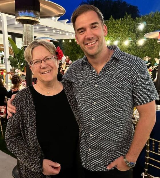 Lewis Howes y su mamá Diana / Instagram: @lewishowes