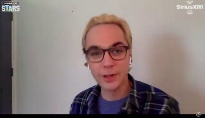 Jim Parsons, actor de “The Big Bang Theory”, cambia de look por amor