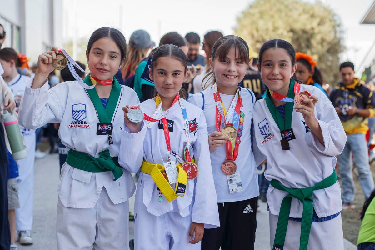 Ana Pau Trinidad de la Llave, María Bodegas Gómez, María Isabel Abud Mantecón y Ana Cristina Trinidad de la Llave. (Foto: Esteban Torreblanca)