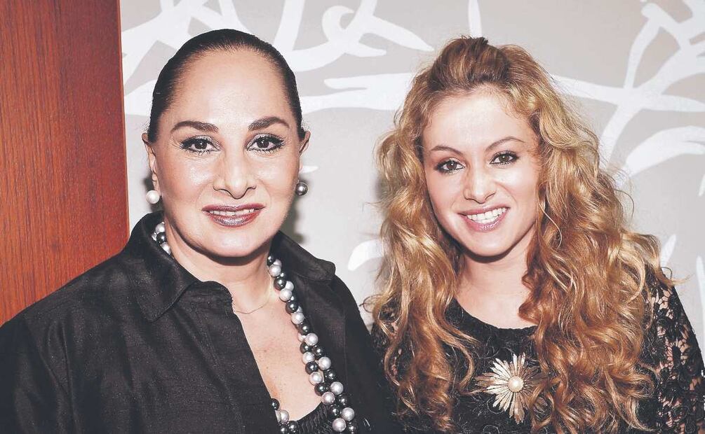 Susana Dosamantes: Video de la llegada de Paulina Rubio al funeral