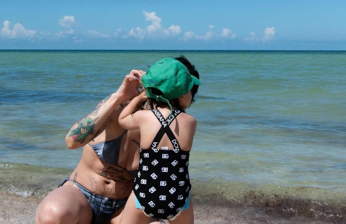 Cazzu y su hija Inti / Foto: Instagram @cazzu