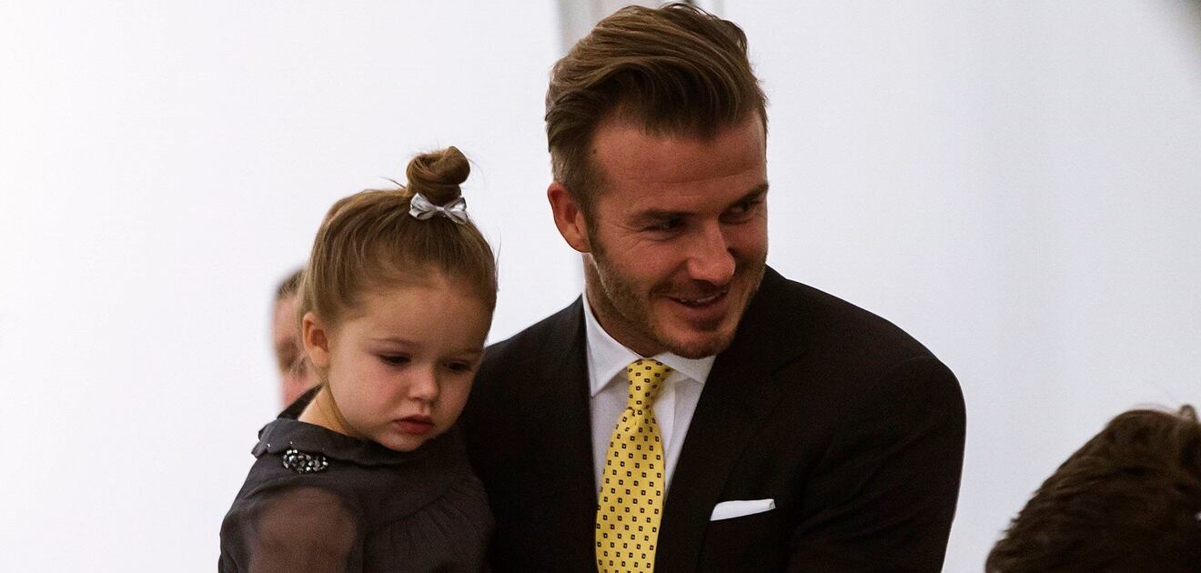 <p>Harper Seven, hija de David y Victoria Beckham, se llama siete porque era el número con el que jugó su papá. <strong>(Fotos: Archivo El Universal, Instagram y Especial)</strong></p>
