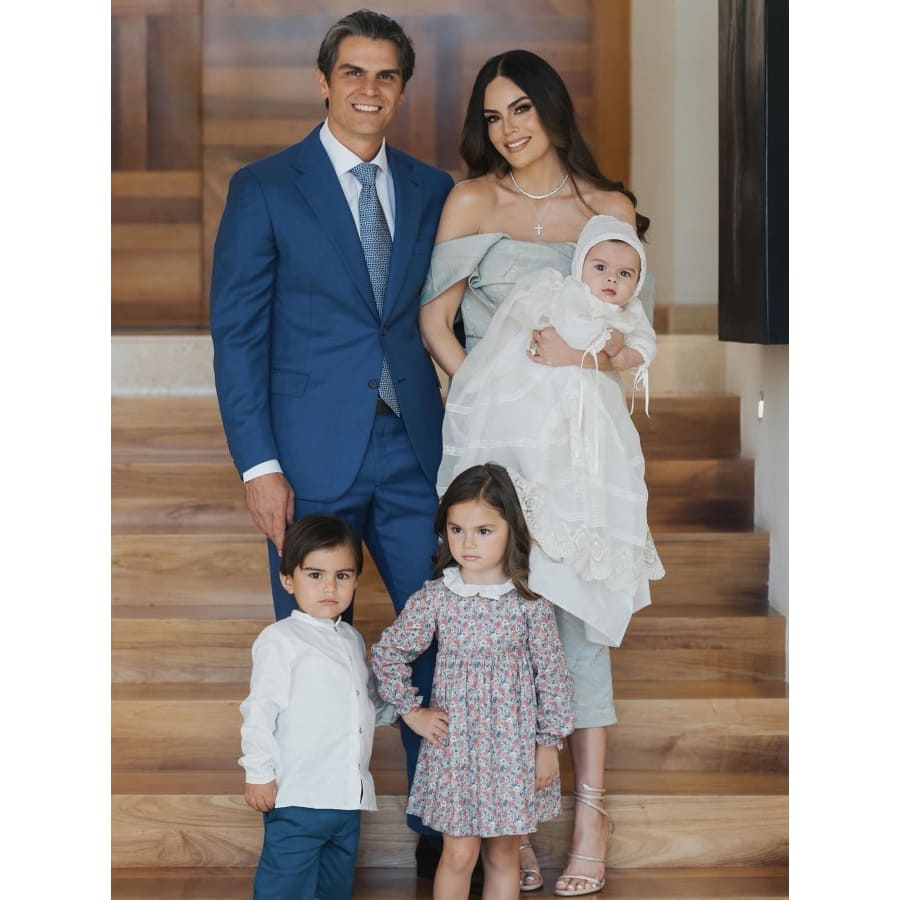 Juan Carlos Valladares y Ximena Navarrete con sus hijos Santiago, Juan Carlos y Ximena / Foto: Instagram Ximena Navarrete - Mario Orozco