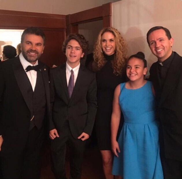 Lucero comparte fotografía del recuerdo de sus hijos y Mijares