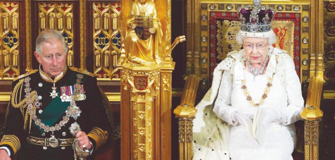 La reina Isabel y el príncipe Carlos se reúnen de emergencia por el caso de Andrés de York 