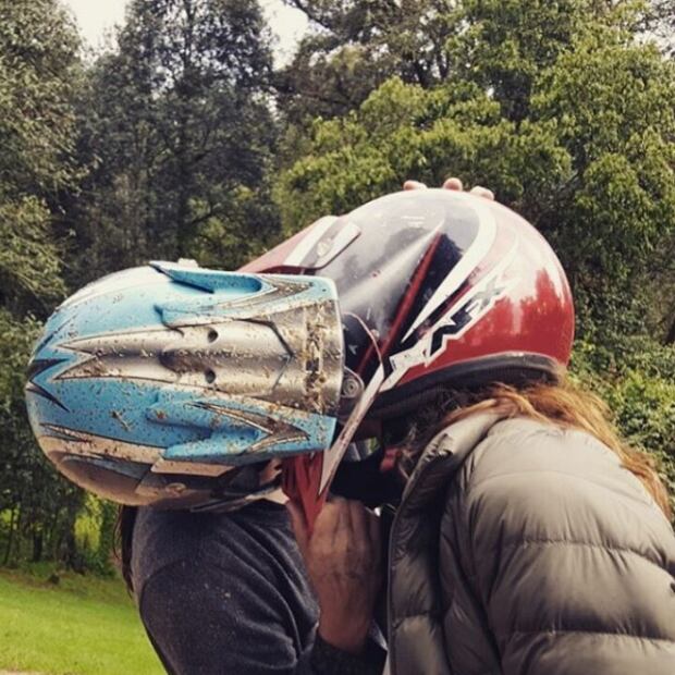 Los besos de amor de Montserrat Oliver y Yaya Kosikova