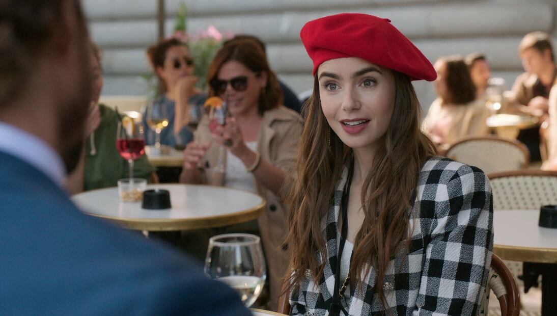 5 claves de estilo de “Emily in Paris”