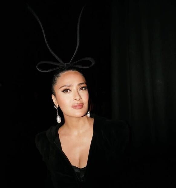 Salma Hayek en el desfile de Balenciaga durante la Semana de la Moda de París 2024 / Foto: Getty Images