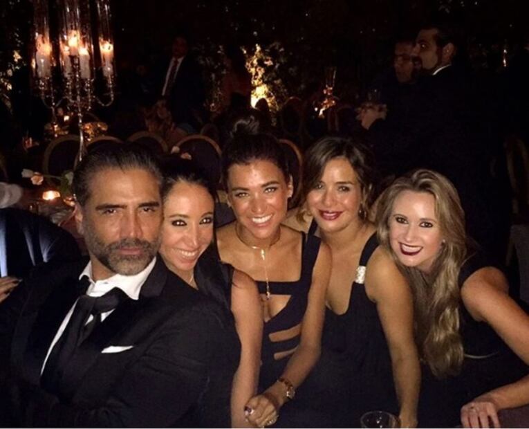 Alejandro Fernández y Karla Laveaga en la boda de Mike Valladares