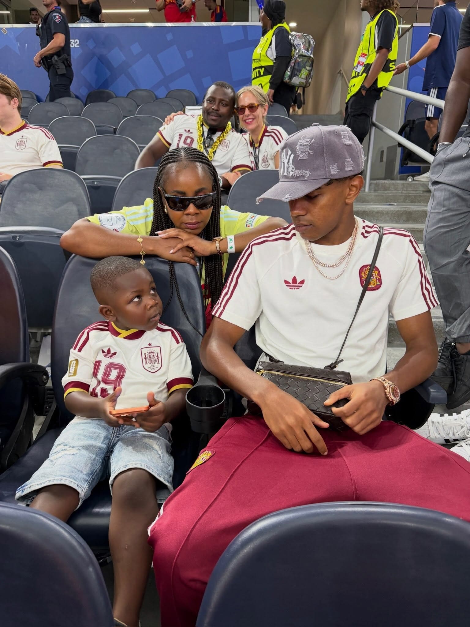 Lamine Yamal, Keyne y Sheila Ebana. (Foto: Instagram)