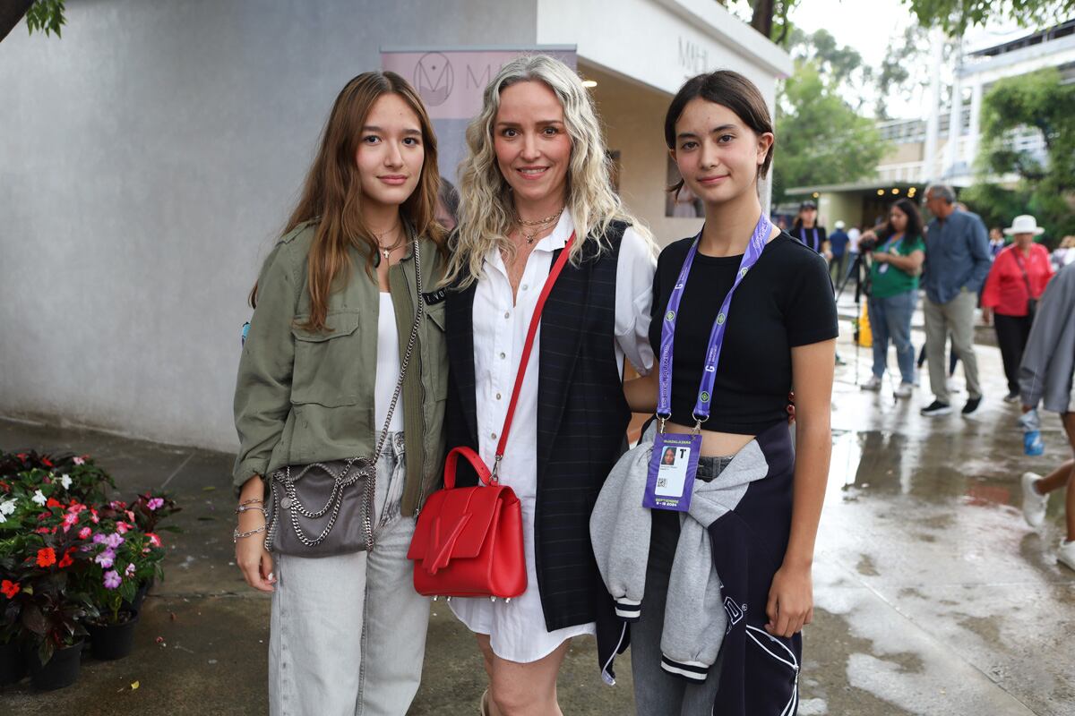 Maitane Ramírez, Ana Lambarri y Constanza Peralta. (Foto: Antonio Martínez)