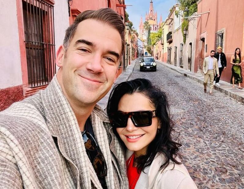Martha Higareda y Lewis Howes / Foto: Instagram