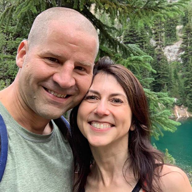MacKenzie Scott, ex de Jeff Bezos, se divorcia a un año de su boda