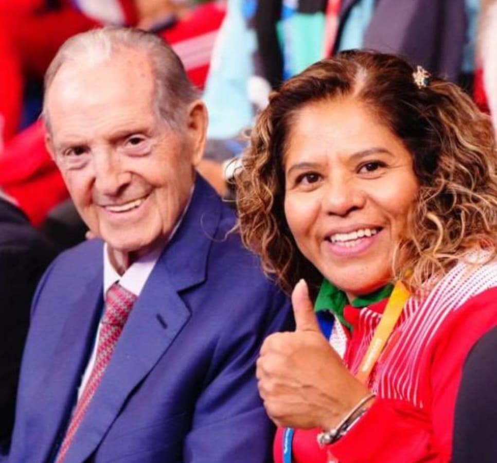 Olegario Vázquez Raña con María José Alcalá, presidenta del Comité Olímpico Mexicano / Foto: X