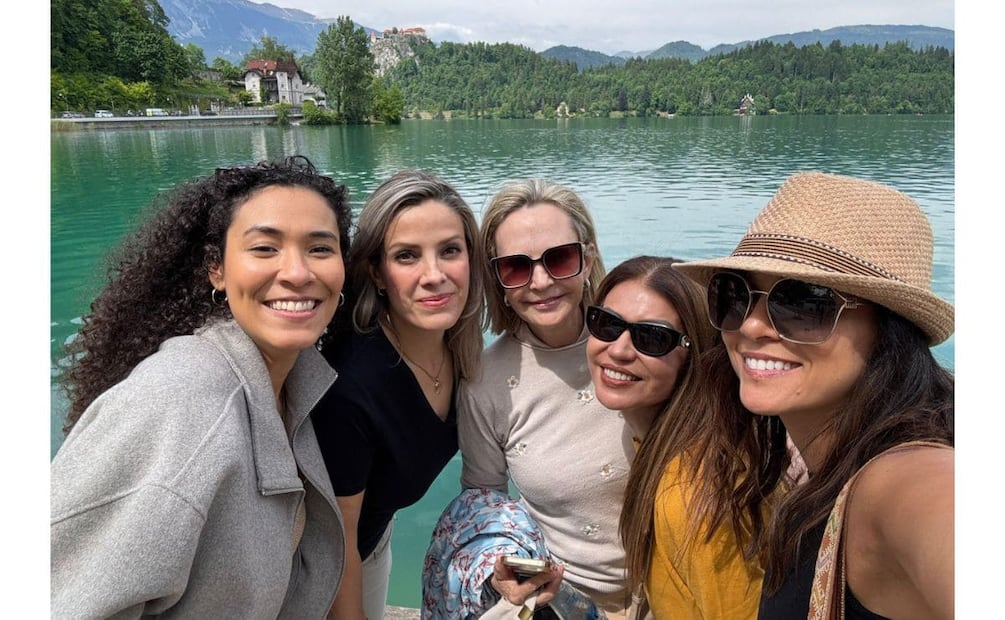 Hannah Richardier, Laura Vargas, Kitzia Nin Poniatowska, Carmen Huerta, Úrsula Valladares en Lago Bled / Foto: Cortesía