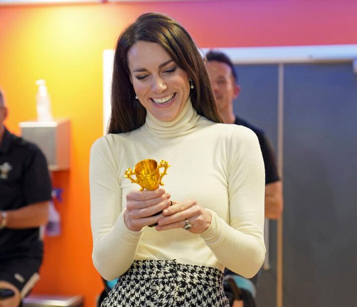 Mira a la poderosa Kate Middleton hacer spinning, derrota a su esposo, el príncipe William