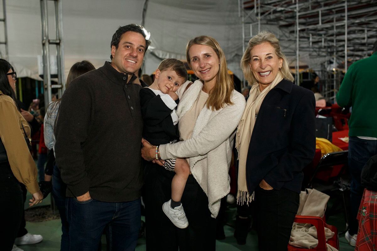 Daniel Martínez, Nicolás, Cristina Franceschi y Cristina Carlsen. (Foto: Esteban Torreblanca)