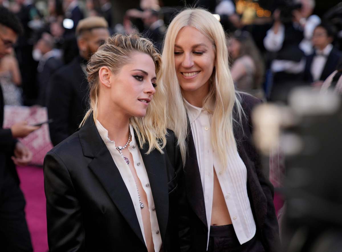 Kristen Stewart y su novia por primera vez juntas en los Oscars 2022