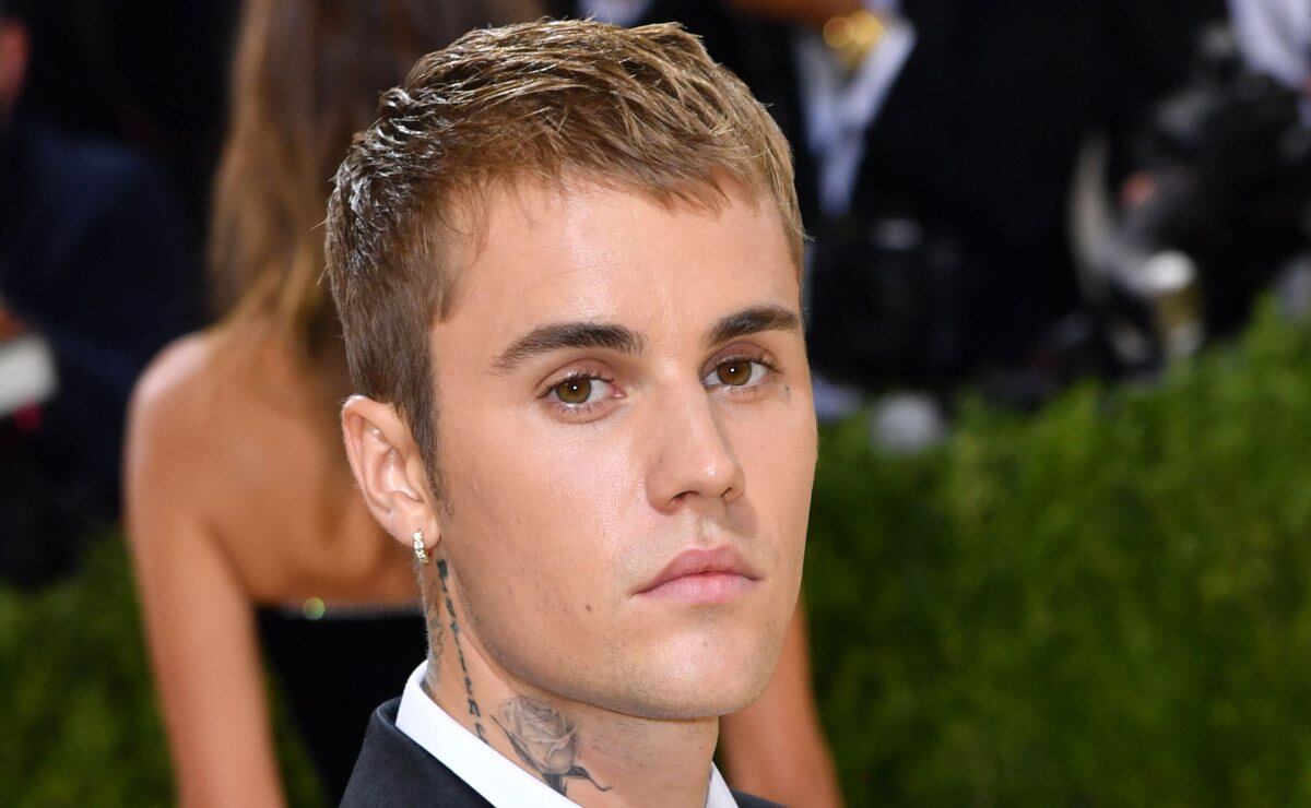 Justin Bieber da señales de recuperación temprana de la parálisis facial