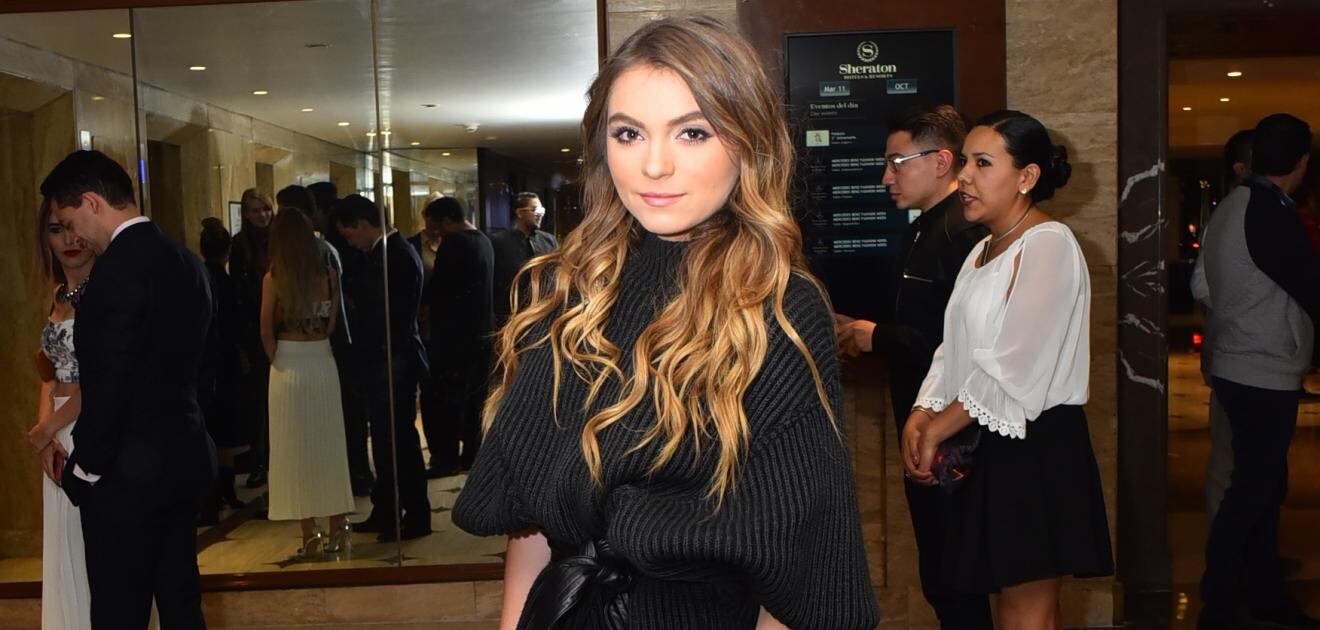 <p>La guapa modelo y actriz deslubró a todos con su outfit. Foto:El Universal e Instagram&nbsp;</p>
