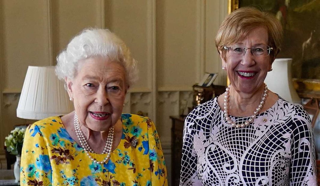 La reina Isabel II estrena look con nuevo corte de pelo