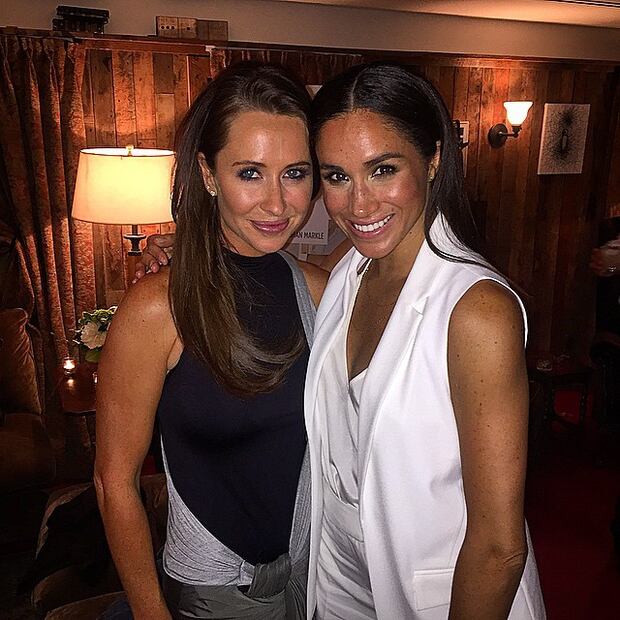 ¿Quién es la persona que viste a Meghan Markle?
