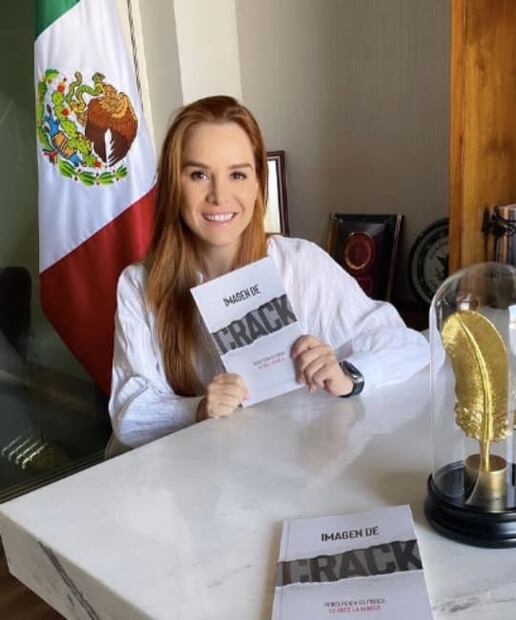Instagram: @claravillarreal