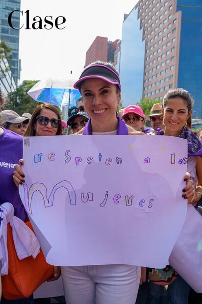 Paola Rojas y Martha Deschamps en la marcha del Día Internacional de las mujeres 