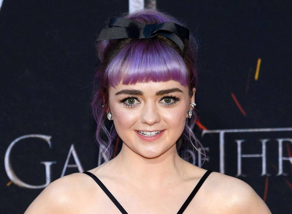 Maisie Williams, entre lágrimas, cuenta el abuso que sufrió por parte de su padre 