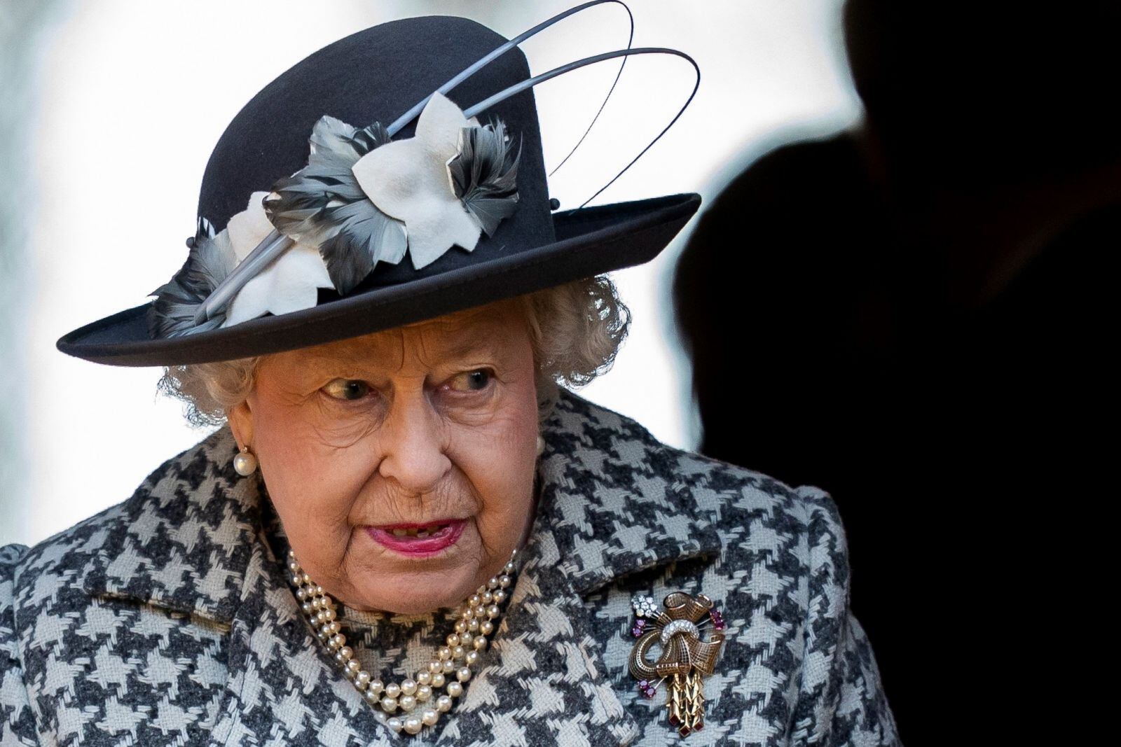 Tras la salida del príncipe Harry y Meghan Markle de la realeza, la reina Isabel ll apoya al príncipe Andrés