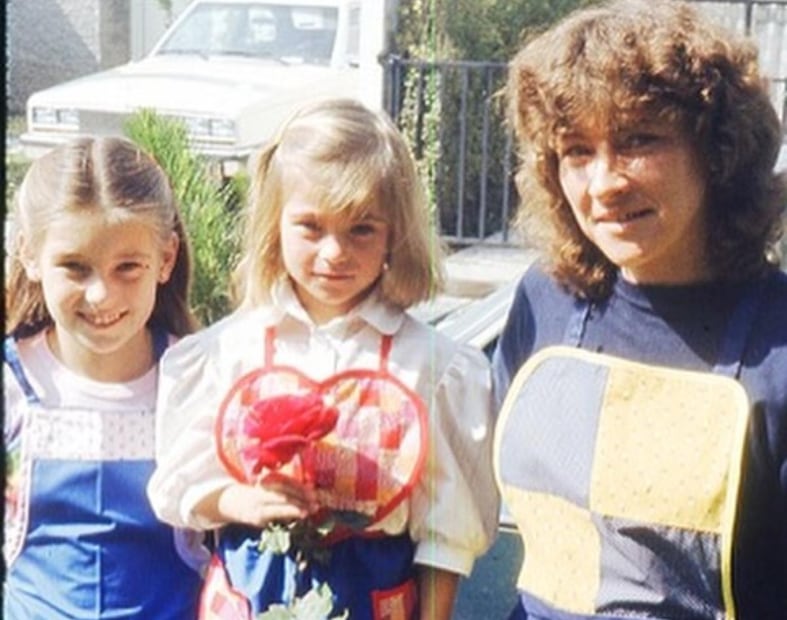 Dominika y Ludwika Paleta con su mamá / Foto: Instagram @dominikapaleta