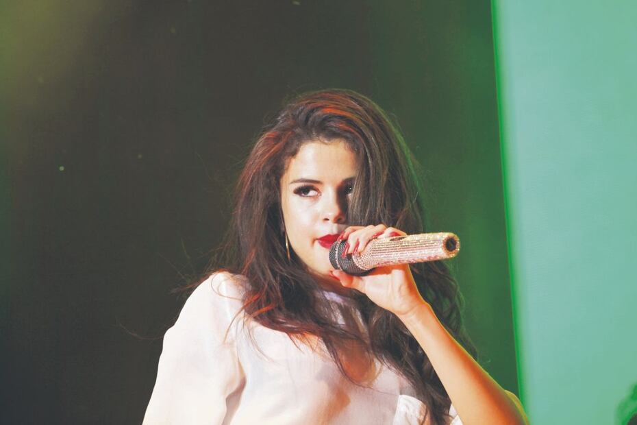 Selena Gomez cuestiona política migratoria de Donald Trump 