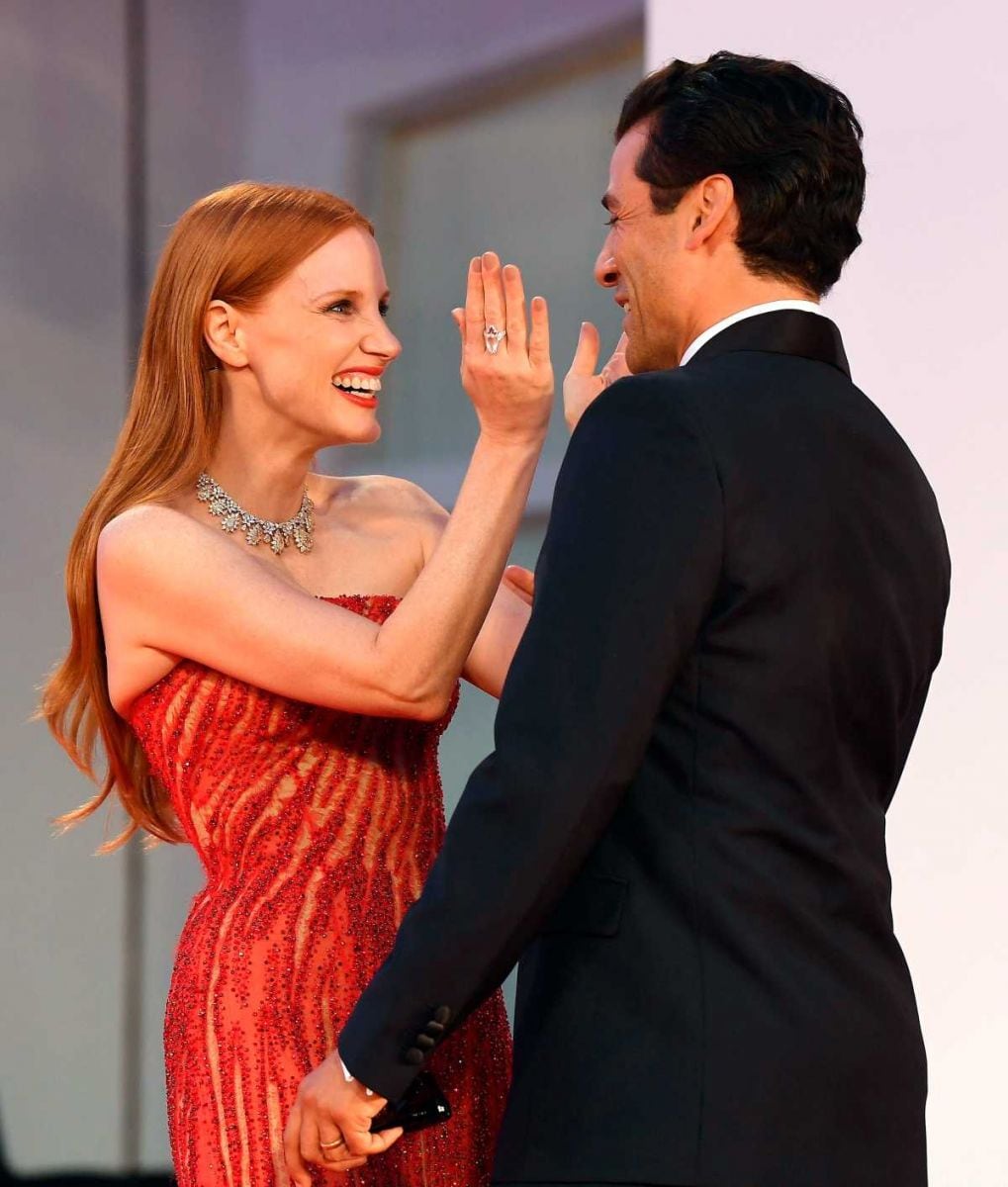 Jessica Chastain reacciona tras protagonizar el momento más sexy en Venecia con Oscar Isaac