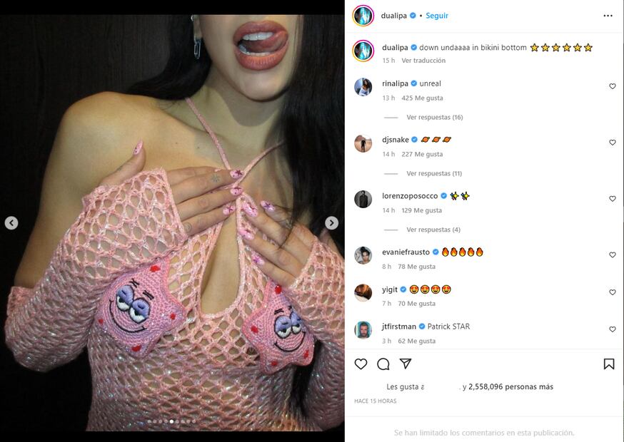 Dua Lipa presume su figura con un vestido tejido transparente de Bob Esponja