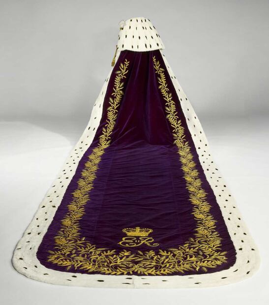 El espectacular manto que usará Carlos III después de su coronación