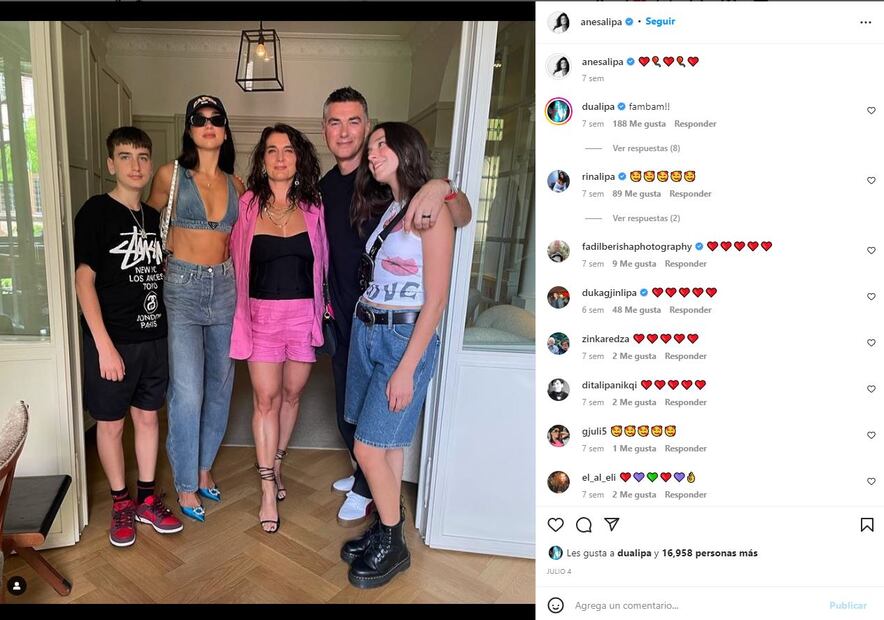Mamá de Dua Lipa, en traje de baño, dedica dulces palabras a su famosa hija 