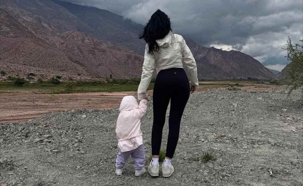 Cazzu y su hija Inti / Foto: Instagram - @cazzu