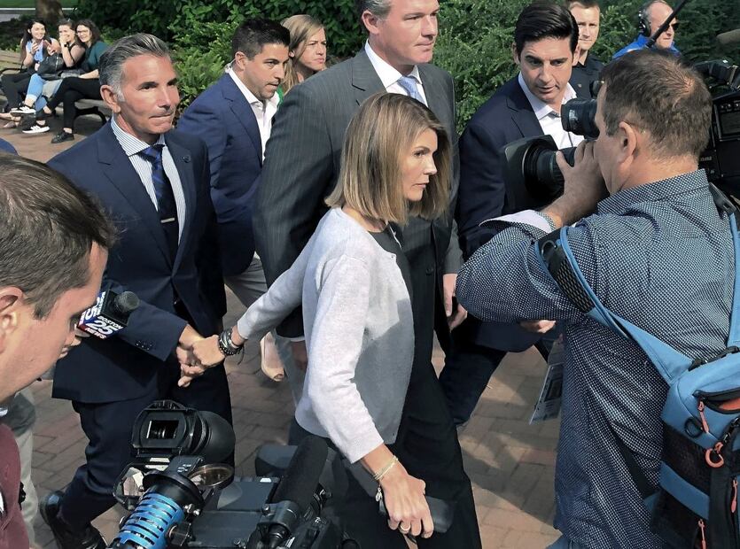 Hijas de Lori Loughlin, devastadas tras declararse culpable de fraude universitario