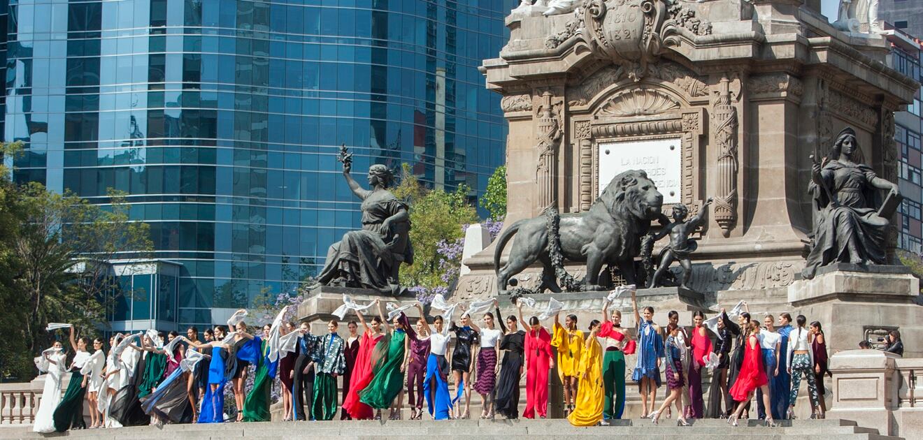 <p>El diseñador Kris Goyri fue el primero en presentar su colección en la reciente edición de Mercedes Benz Fashion Week Mexico City. <strong>(Foto: Héptor Arjona)</strong></p>
