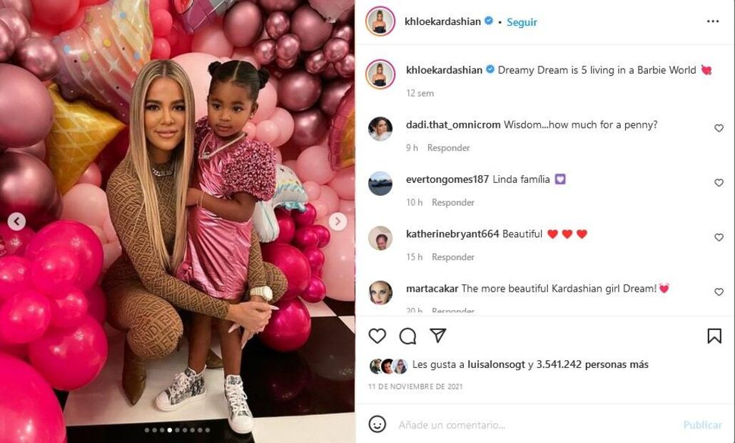 Khloé Kardashian presume a su hija True con bolso de 80 mil pesos