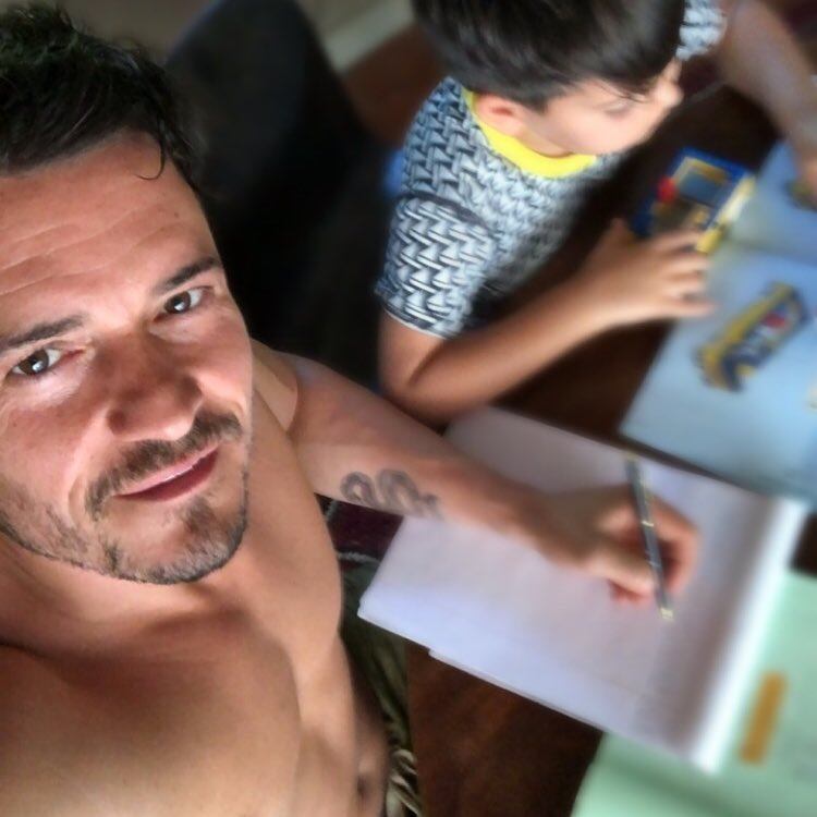Con tremendo anillo de compromiso, Katy Perry se compromete con Orlando Bloom 