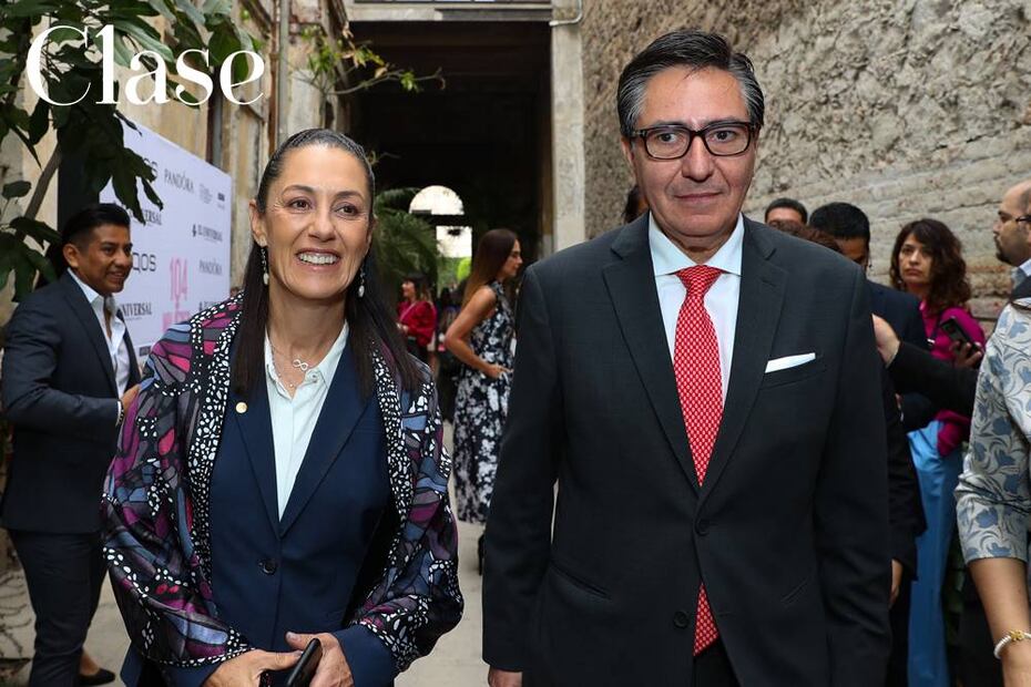Claudia Sheinbaum y Ximena Sariñana en el desayuno de las 104 Mujeres Líderes de México