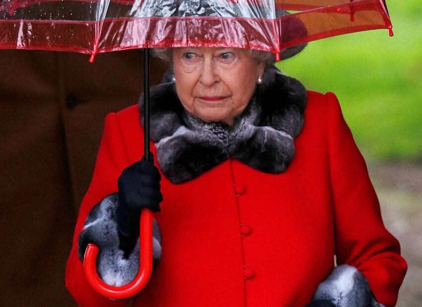 La reina Isabel II se despide de las pieles y se une al movimiento 'fur free'