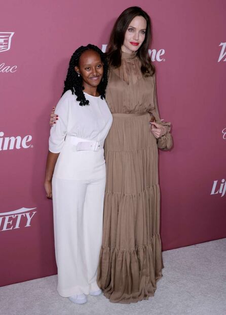 Angelina Jolie y su hija Zahara cautivan en "Power of Women" con dos estilos únicos