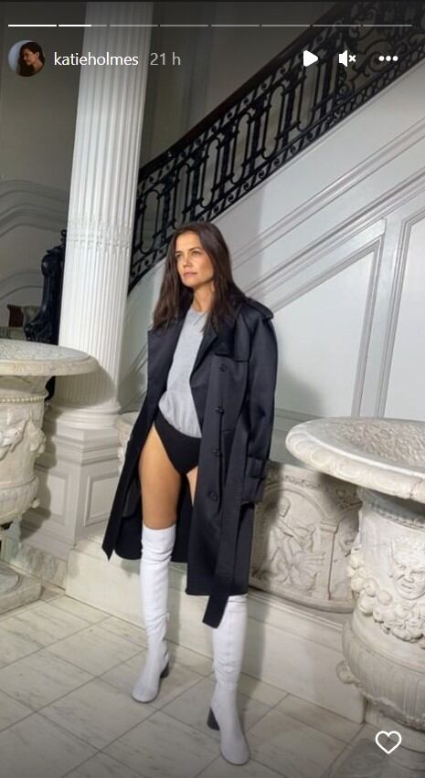 Katie Holmes, en underwear y botas altas, más sexy que nunca