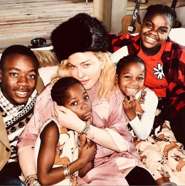Cerca de cumplir 61 años, Madonna celebra la vida con 6 hijos