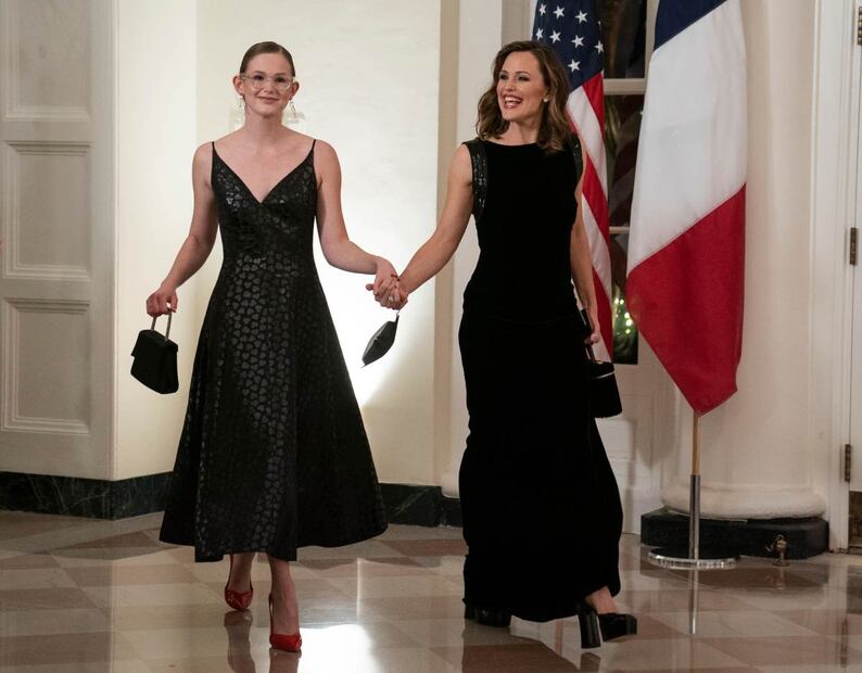 Jennifer Garner y su hija Violet hacen 'match' con hermosos vestidos en cena con Joe Biden