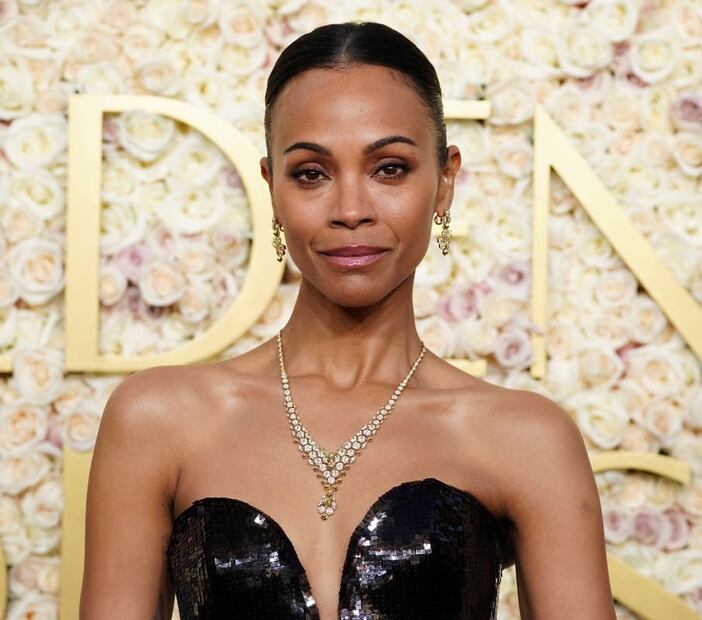 Zoe Saldaña en los Golden Globes 2025 / Foto: AP
